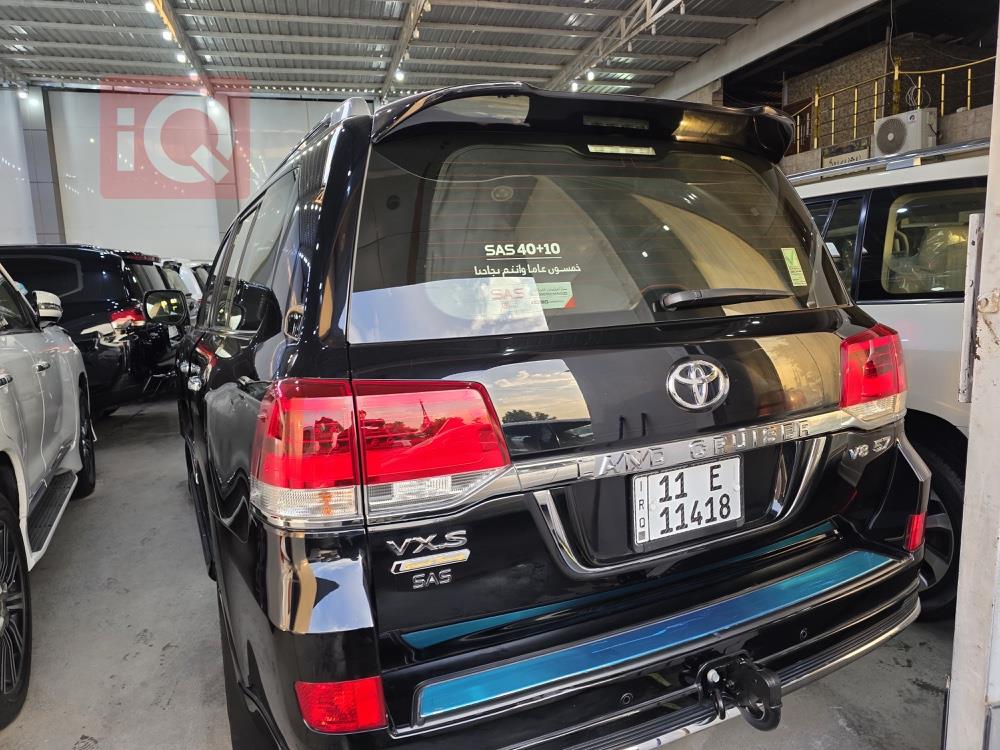 تۆیۆتا لاند کروزەر